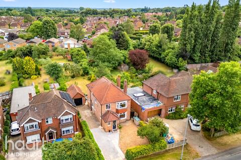 Old Bath Road, Reading 4 bed detached house for sale