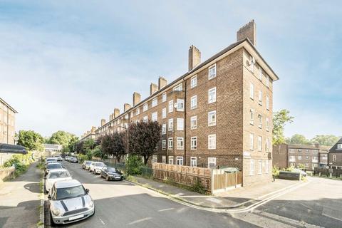 Homerton Road, London E9 3 bed flat for sale
