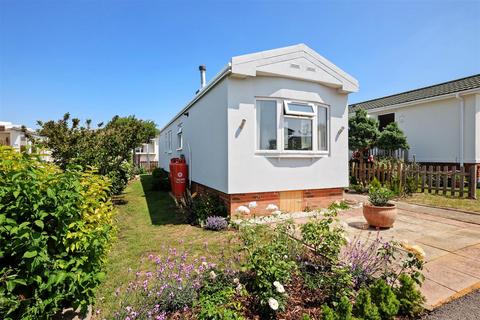 Applegarth Park, Seasalter Lane... 2 bed park home for sale