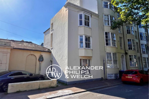 4 bedroom end of terrace house for sale