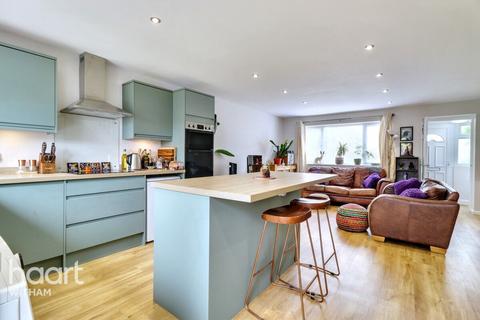 Yare Avenue, Witham 3 bed end of terrace house for sale