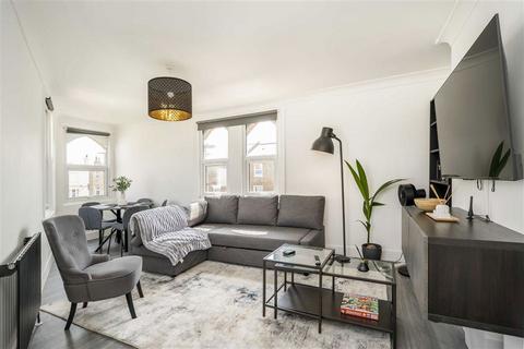 Old Woolwich Road, London SE10 3 bed flat for sale