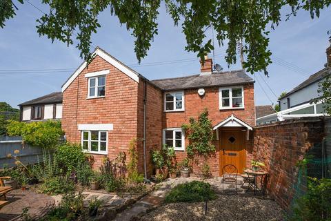 High Street, Lower Brailes, Banbury... 2 bed cottage for sale
