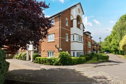 Newton Lane, Romsey, Hampshire, SO51 3 bed flat for sale