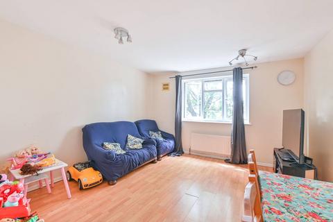 Cambridge Close, Neasden, London, NW10 1 bed flat for sale
