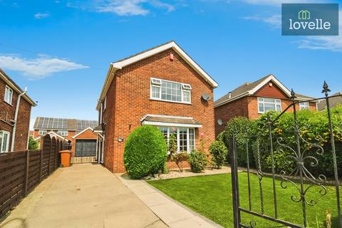 St Nicholas Drive, Grimsby DN37 3 bed detached house for sale