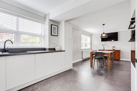 Newton Drive, West Yorkshire WF1 4 bed detached house for sale