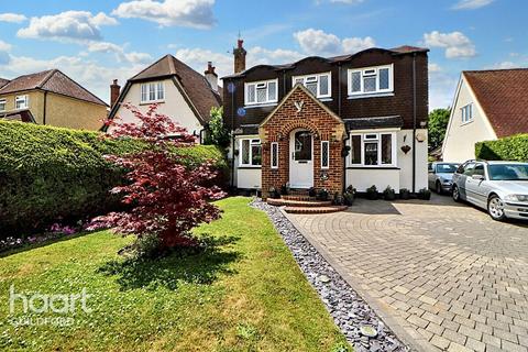 Bryanstone Avenue, Guildford 3 bed detached house for sale