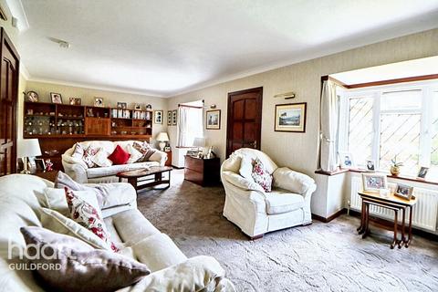 Bryanstone Avenue, Guildford 3 bed detached house for sale