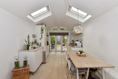 Rose Terrace, West Malling ME19 2 bed terraced house for sale