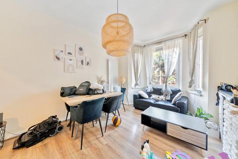 Long Lane, London, SE1 2 bed apartment for sale