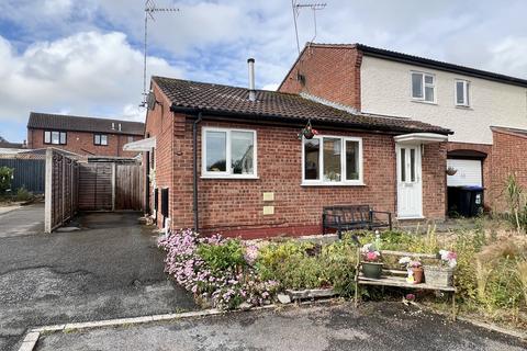 Lincoln Way, Stefen Hill, NN11 4SX 2 bed bungalow for sale