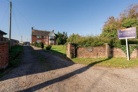 Ipswich Road, Gosbeck IP6 4 bed detached house for sale