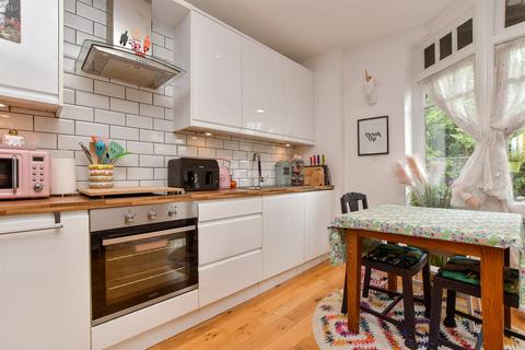 Beynon Road, Carshalton, Surrey 2 bed flat for sale