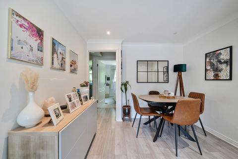 Botany Close, Barnet, EN4 1 bed apartment for sale