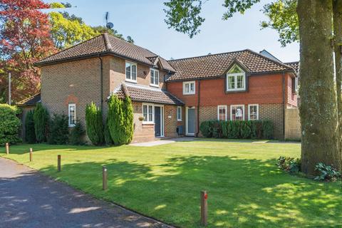 Willian Place, Hindhead, GU26 5 bed detached house for sale