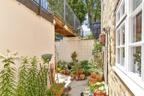 New Road, Chatham ME4 2 bed ground floor maisonette for sale