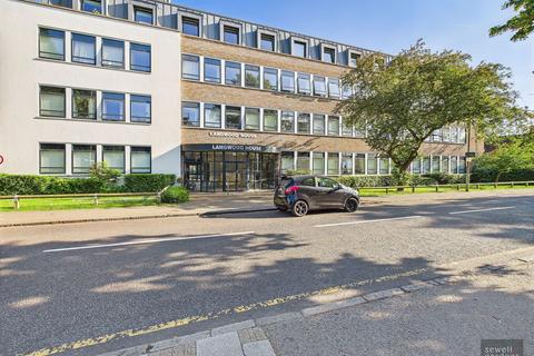 High Street, Rickmansworth, WD3 2 bed apartment for sale