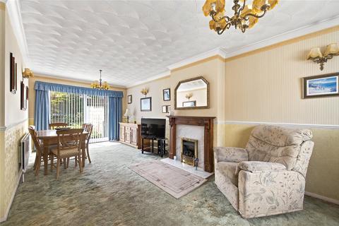 Raphael Road, Gravesend, Kent, DA12 3 bed detached house for sale