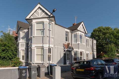 Melrose Avenue, London NW2 2 bed flat for sale