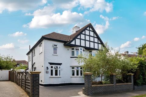 Southborough Lane, Bromley, Kent, BR2 4 bed semi