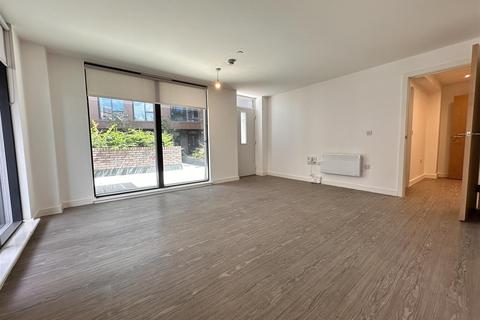 Cow Lane, Salford 3 bed maisonette for sale