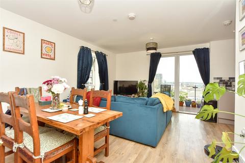 The Peninsula, Gillingham ME7 2 bed apartment for sale