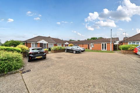 New Woodfield Green, Bedfordshire LU5 2 bed bungalow for sale