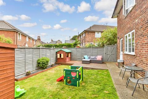 Downs View, Dorking RH4 2 bed ground floor maisonette for sale