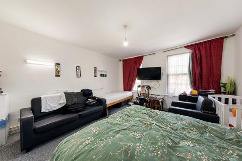 Cockfosters Road, Barnet, EN4 3 bed flat for sale