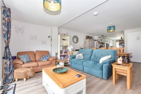 Bluebell Avenue, Littlebourne, Kent 4 bed semi
