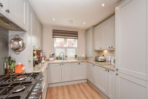 Bluebell Avenue, Canterbury CT3 4 bed semi