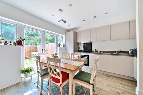 Peony Drive, Mitcham CR4 3 bed terraced house for sale