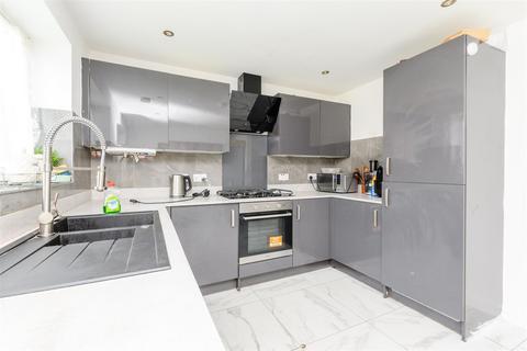 Geneive Road, Gravesend DA11 3 bed end of terrace house for sale