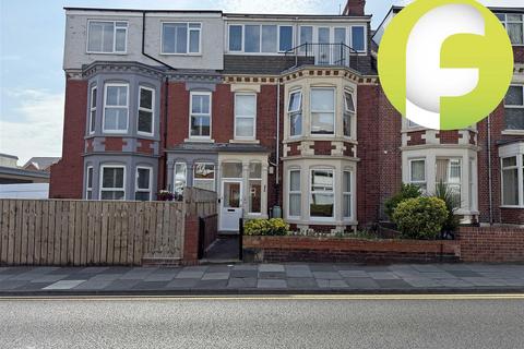 Marine Avenue, Whitley Bay, Tyne and... 2 bed ground floor flat for sale