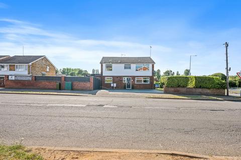 St. Johns Road, Kettering NN15 4 bed link detached house for sale