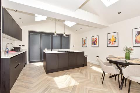 Northgate Road, Crawley RH10 3 bed end of terrace house for sale