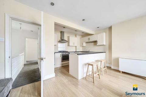 Madrid Road, Surrey GU2 2 bed flat for sale
