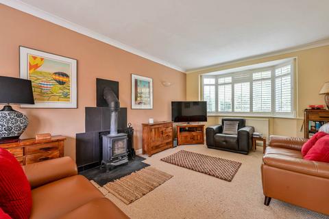 The Street, Guildford, Farnham, GU10 6 bed detached house for sale