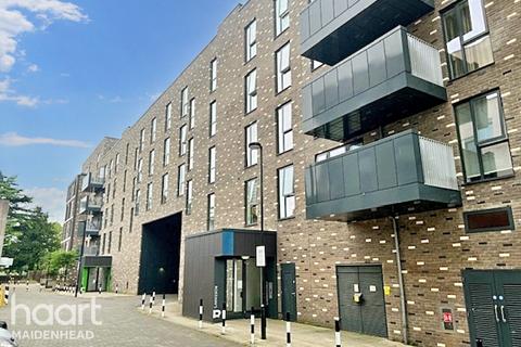 Windsor Road, Slough 2 bed flat for sale