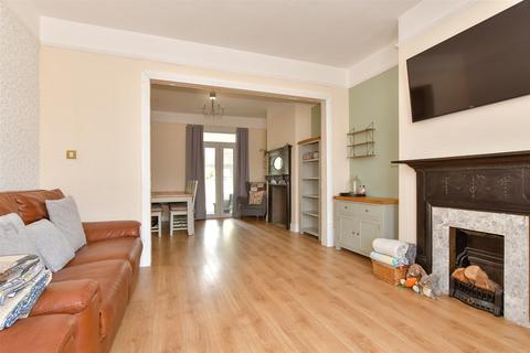 Marine Parade, Sheerness ME12 4 bed terraced house for sale