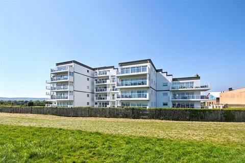 Royal Parade, Eastbourne 2 bed flat for sale