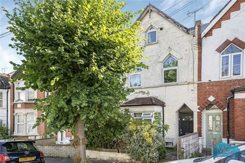 Glenthorne Road, New Southgate, N11 3 bed apartment for sale