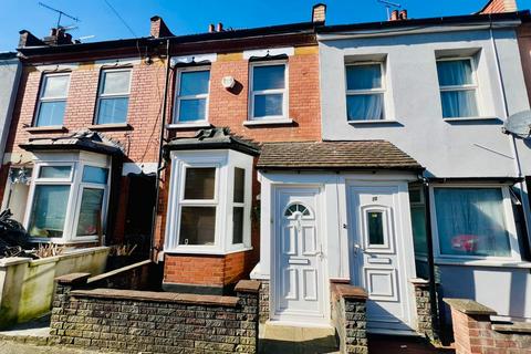Naseby Road, Luton, Bedfordshire 2 bed terraced house for sale