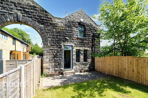 Cliff Oaks, Leeds 3 bed townhouse for sale