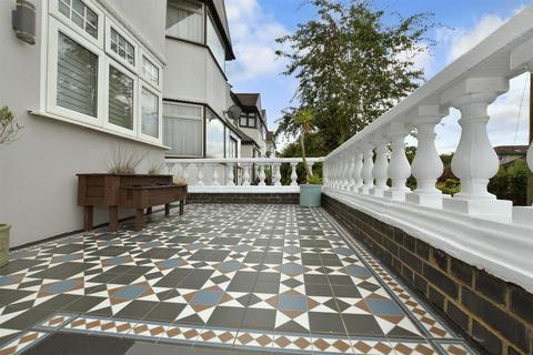 Southend Road, Woodford Green IG8 3 bed semi