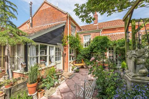 4 bedroom semi-detached house for sale