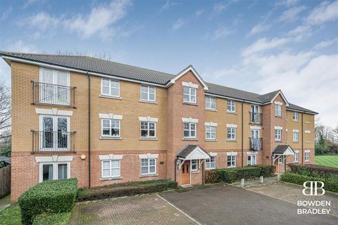Heathside Close, Newbury Park 2 bed apartment for sale