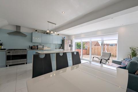 High Meadow, South Shields, NE34 3 bed semi