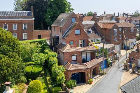 Northgate, Beccles NR34 5 bed townhouse for sale